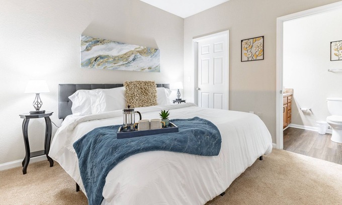 Huntsville Apartment | Fast WiFi, King Bed, Gym, Free Parking