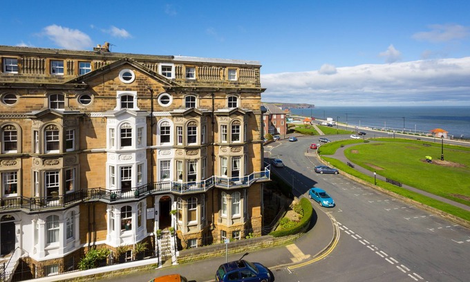 West Cliff Apartment | Fayvan Apartments