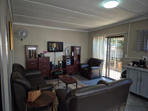 Fichardt Park Apartment | Feather Rest