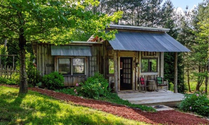 Franklin Cottage | Feathered Nest - Picturesque Creekside Cottage in Peaceful Valley!