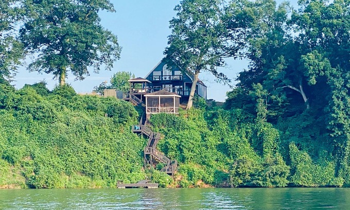 Greenwood House | Featured "HGTV Dream Home" - Best View on the Lakefront!