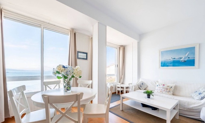 Laracha Apartment | Fee4Me Front line beach flat in Caión