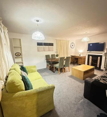Headington Apartment | Feel at Home! Cozy 3BR Getaway in Prime Location