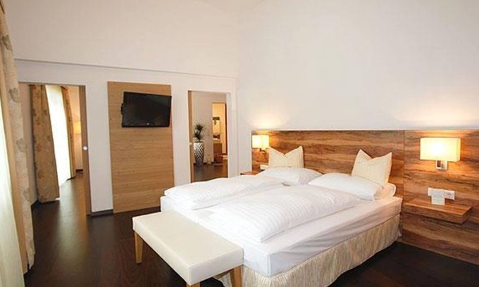 Hinterstoder House | Feel-good suite 4-star deluxe, shower and bath, WC - Relax- & Wanderhotel
