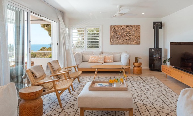 Macmasters Beach House | Feel the Aroha, feel the love, at this beautiful beach haven.