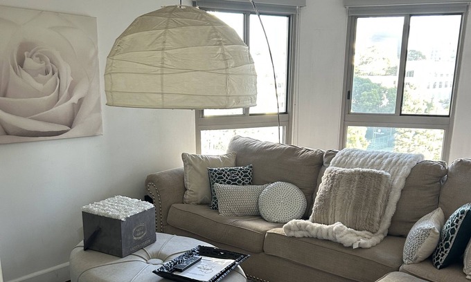 Atwater Village Apartment | Feels Like Luxury. 15 minutes away from Glendale City.