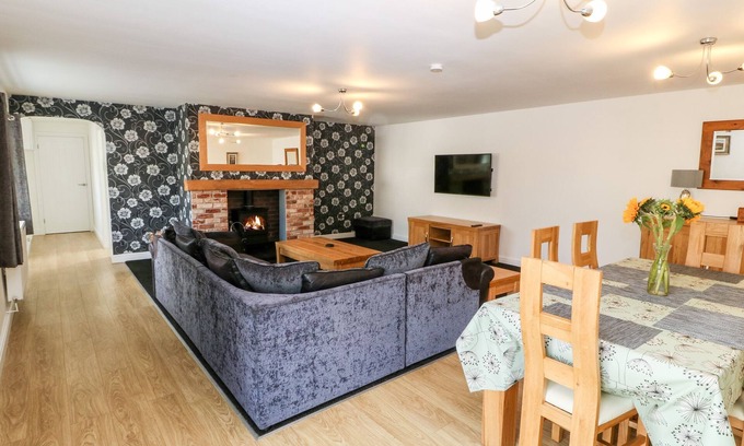 Dwyran Cottage | FELIN COTTAGE, family friendly, with open fire in Newborough