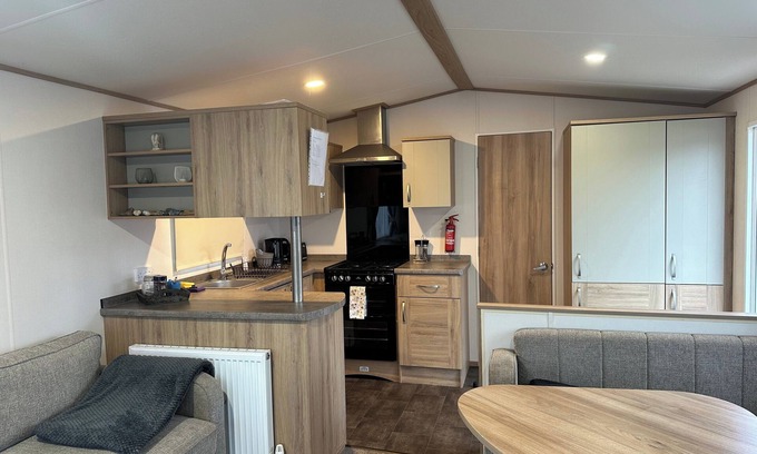 Felixstowe Cabin | Felixstowe Chimo Caravan 8 sleeps 5 min to beach