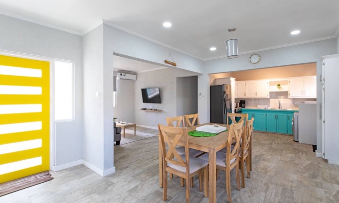 Saint Lawrence House | Feliz-City | 3BR near St Lawrence Gap and beach