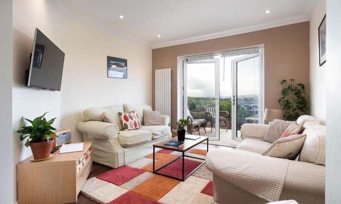 Penrith House | Fell View - Dog-Friendly House, Enclosed Garden & Great Views