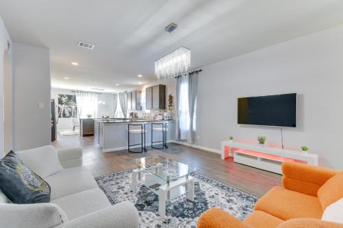 Clodine House | Fenced Yard and Gas Grill Spacious Home in Richmond