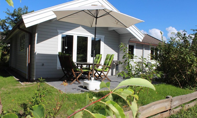 Neufeld House | Feriehaus Renner behind the dike in Spieka-Neufeld incl. beach chair