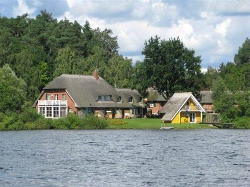 Krakow am See Apartment | Ferien direkt am Wasser mit Hund