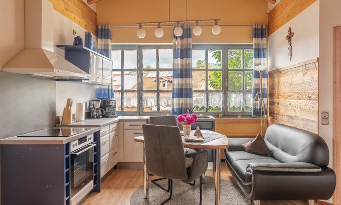 Langdorf Apartment | Feriendomizil mit Balkon im Bay. Wald. Saunabereich im Haus.