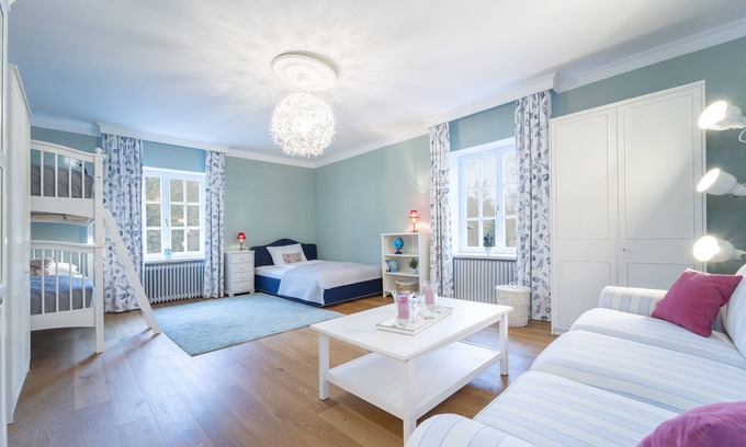 Sierksdorf House | Ferienhaus Ehemaliges Gutshaus mit Großer Terrasse in Oevelgönne