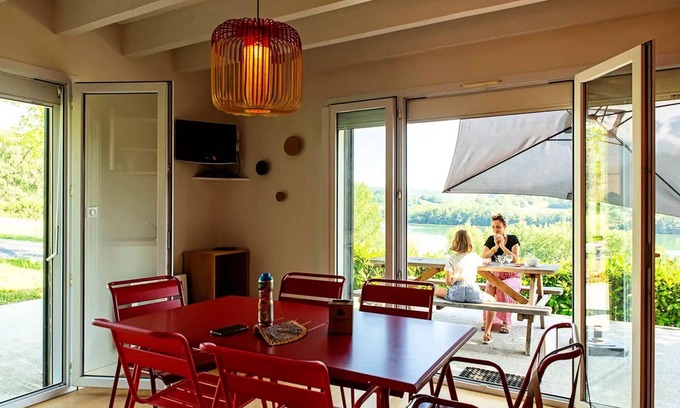 Lissac-sur-Couze Villa | Ferienhaus 32m2 Seeblick (1Schlafzimmer) + offene Terrasse + LV + TV 5 Personen