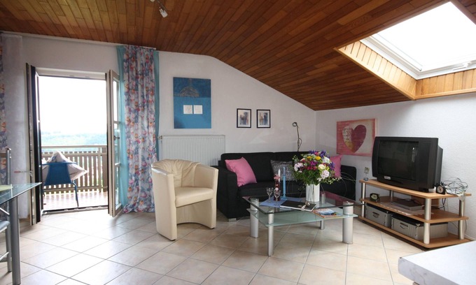 Kammersdorf Apartment | Ferienhaus Holzapfel - Ferienwohnung Sonnenwiese