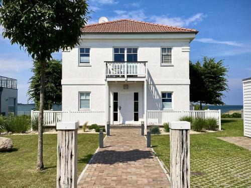 Olpenitz House | Ferienhaus-Sliminde-by-Seeblick-Ferien-direkte-Wasserlage-E-Ladesaeule-Sauna