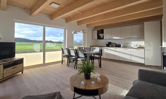Hohen Schonberg Apartment | Ferienhaus Sonnenwiese mit Kamin & Meerblick