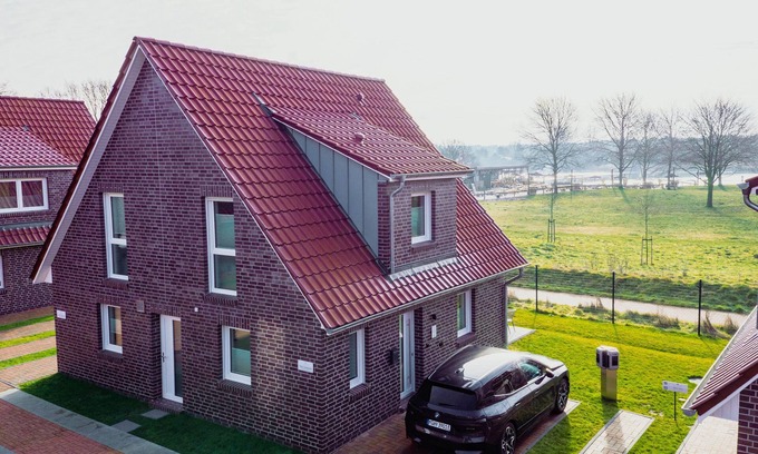 Tannenhausen House | Ferienhaushälfte Wasserseite - Küsten Apartments Tannenhausen