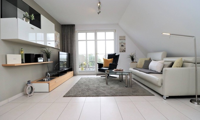 Althagen Apartment | Ferienwohnung mit Boddenblick und 2 Balkonen Direkt am Ahrenshooper Hafen