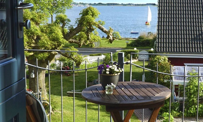 Wormshoft Condo | Ferienwohng. with traumh. Schleiblick in histor. Mill tower, btw. Baltic u. Schleinufer