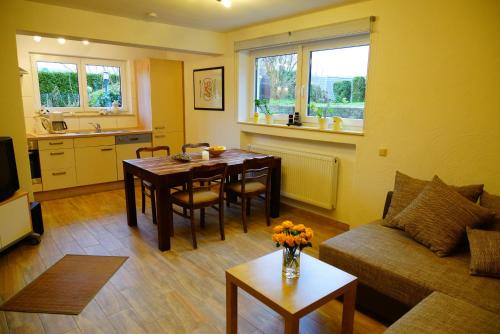 Wintzen Apartment | Ferienwohnung Am Eifelsteig, Golbach