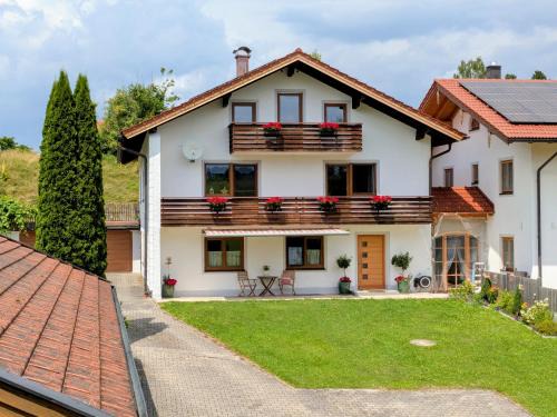 Chieming Apartment | Ferienwohnung am Krebsbach