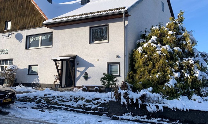 Alme House | Ferienwohnung Brailen mit Terrasse und Alme Blick