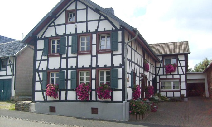 Schleiden Apartment | Ferienwohnung Dürbaum