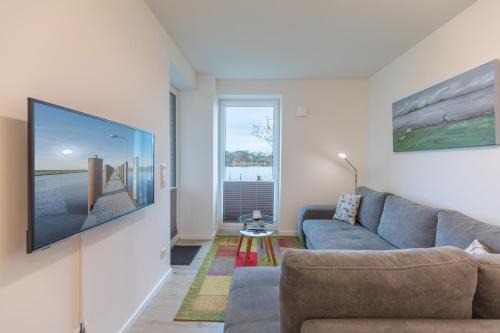 Norderhafen Apartment | Ferienwohnung "Halligstork" direkt am Nordseedeich mit Blick auf den See