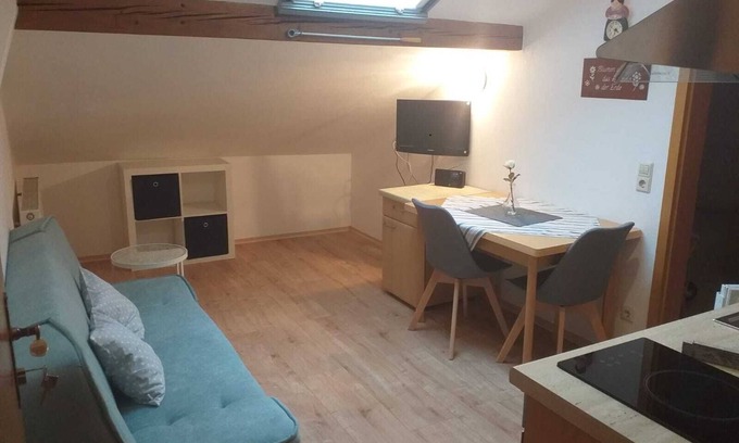 Chieming Apartment | Ferienwohnung III im 2. Stock mit Balkon, Wohnküche, Schlafzimmer, Dusche/wc, Balkon