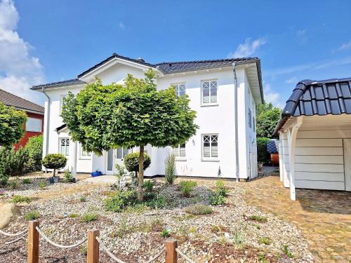 Wismar Apartment | Ferienwohnung im Künstlerhaus - ABC597