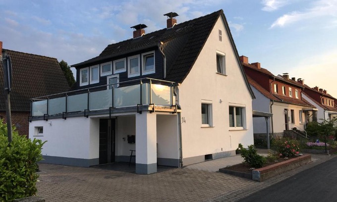 Rinteln Apartment | Ferienwohnung „Im Kleinen Löök“ - DG - 2 Zimmer - Balkon - Boxspringbett - 2 TV