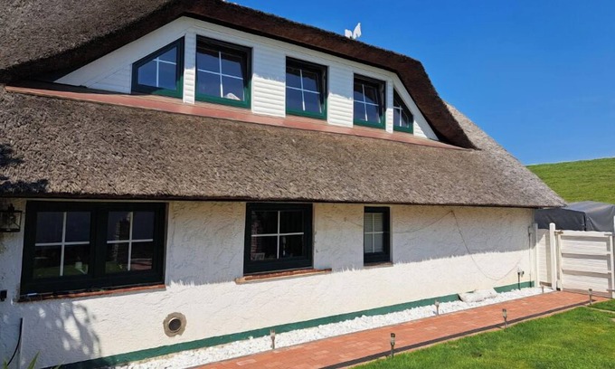 Fedderwardersiel Apartment | Ferienwohnung Kajüte Direkt am Deich in Fedderwardersiel. Ganzjährige Vermietung