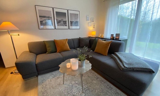 Gustow Apartment | Ferienwohnung-Kapitaen-Hook-mit-Sonnenterrasse-Garten-zwischen-Strand-Wald-Wiese-auf-Ruegen