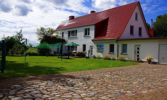 Bergen auf Ruegen Apartment | Ferienwohnung Kastanienblick