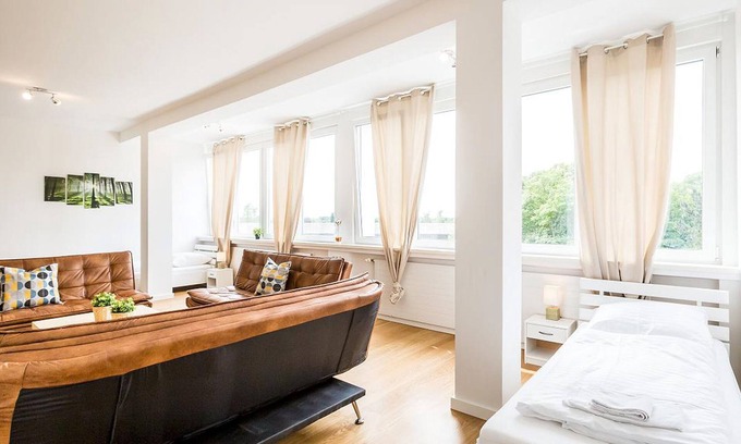 Langenfeld Apartment | Ferienwohnung Langenfeld 02, 150qm, 3 Schlafzimmer, 1 Wohn-/schlafraum, Max. 12 Personen