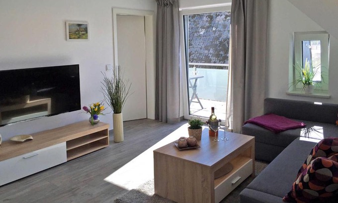 Kroeslin Apartment | Ferienwohnung Le Papillon