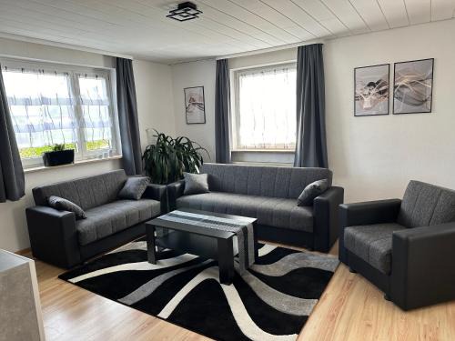 Zirndorf Apartment | Ferienwohnung LiaWa314 mit Terrasse in Zirndorf-Lind - Nähe Playmobil FunPark und Nürnberg