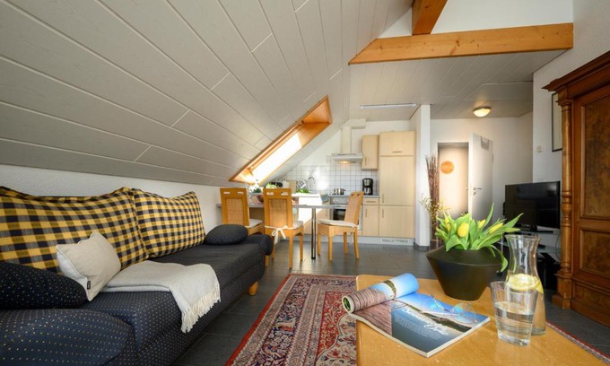 Schienen Apartment | Ferienwohnung Mara