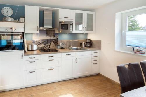 Norden Apartment | Ferienwohnung-Meereswind-2-Baeder-WLAN-Neubau