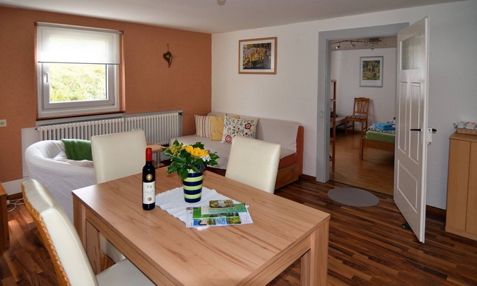 Muellheim Apartment | Ferienwohnung mit 50qm, 1 Schlafzimmer für Max. 4 Personen