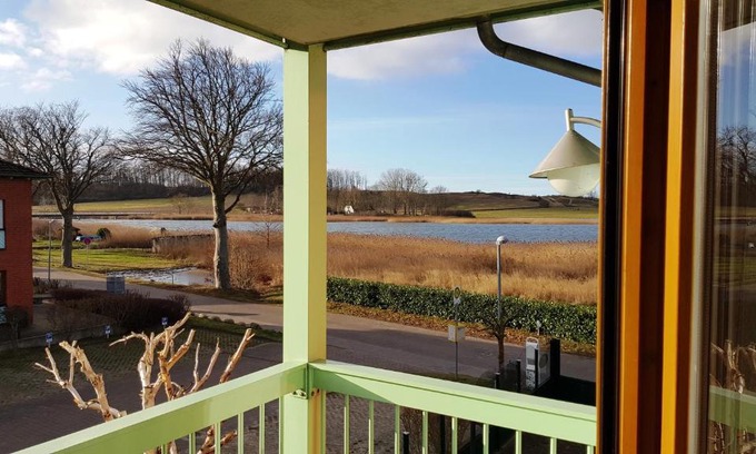 Neuensien Apartment | Ferienwohnung mit Balkon und Seeblick im 1 OG