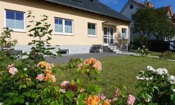 Wasserlos Apartment | Ferienwohnung mit Terrasse am Rosengarten