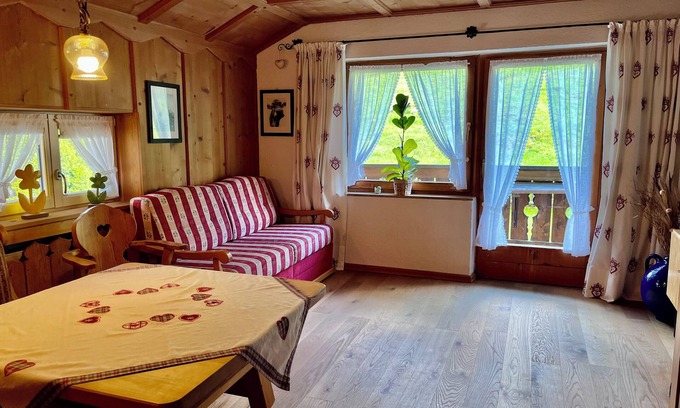 Obergrainau Apartment | Ferienwohnung mit Tollen Bergblick. Haustierfreundlich!