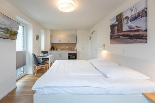 Norderhafen Apartment | Ferienwohnung Nord-West - direkt am Nordseedeich mit Blick auf den See