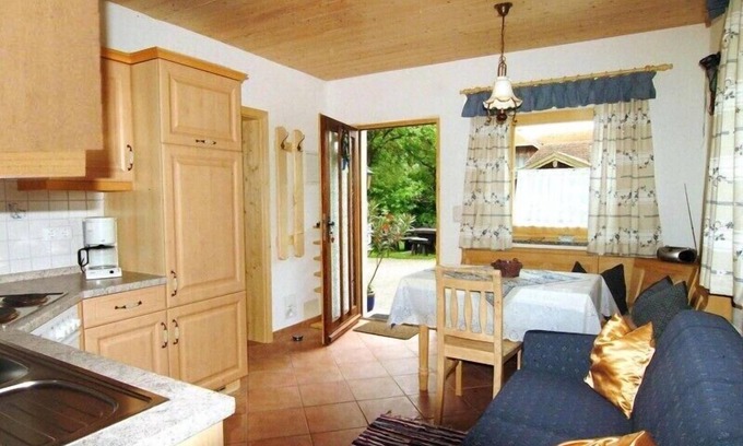 Anger Apartment | Ferienwohnung Nr. 5, 30 qm, Schlafzimmer, Wohnzimmer mit Küchenzeile, 1 Zustellbett, Terrasse, 4 Sterne, max. 3 Personen