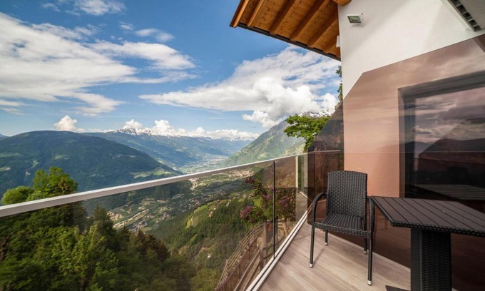 Tirolo Apartment | Ferienwohnung Oberhochmuthof