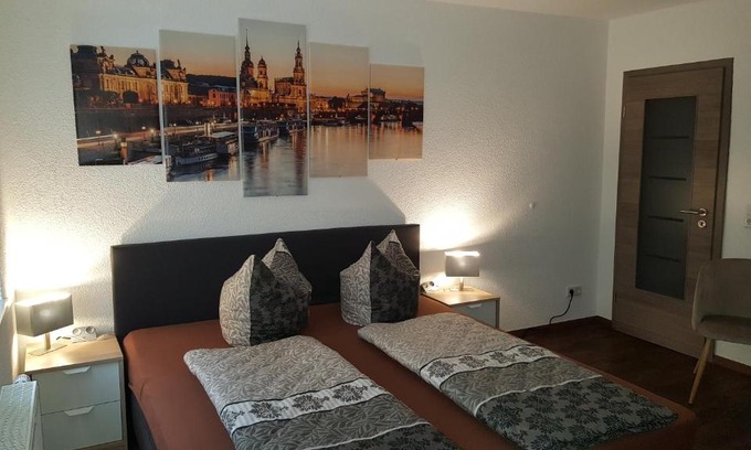 Leipziger Vorstadt Apartment | Ferienwohnung oder Studio Dresden-Neustadt inkl Parkplatz mit Balkon oder Terrasse